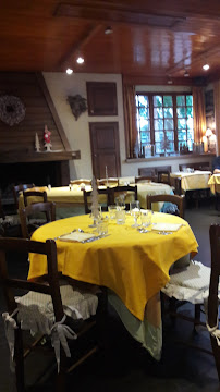 Atmosphère du Restaurant français Logis Auberge de l'Abbaye à Signy-l'Abbaye - n°12