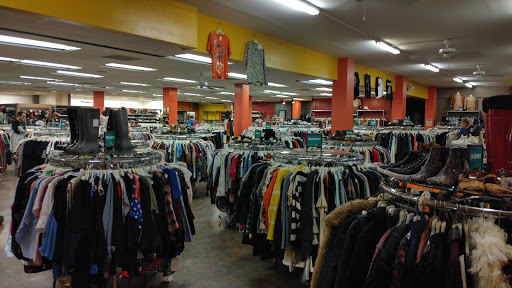 Used Clothing Store «Buffalo Exchange Austin», reviews and photos, 2904 Guadalupe St, Austin, TX 78705, USA
