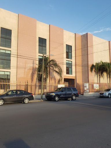 Universidad Miguel Alemán - Edificio de las Facultades de Derecho, Comercio y Administración