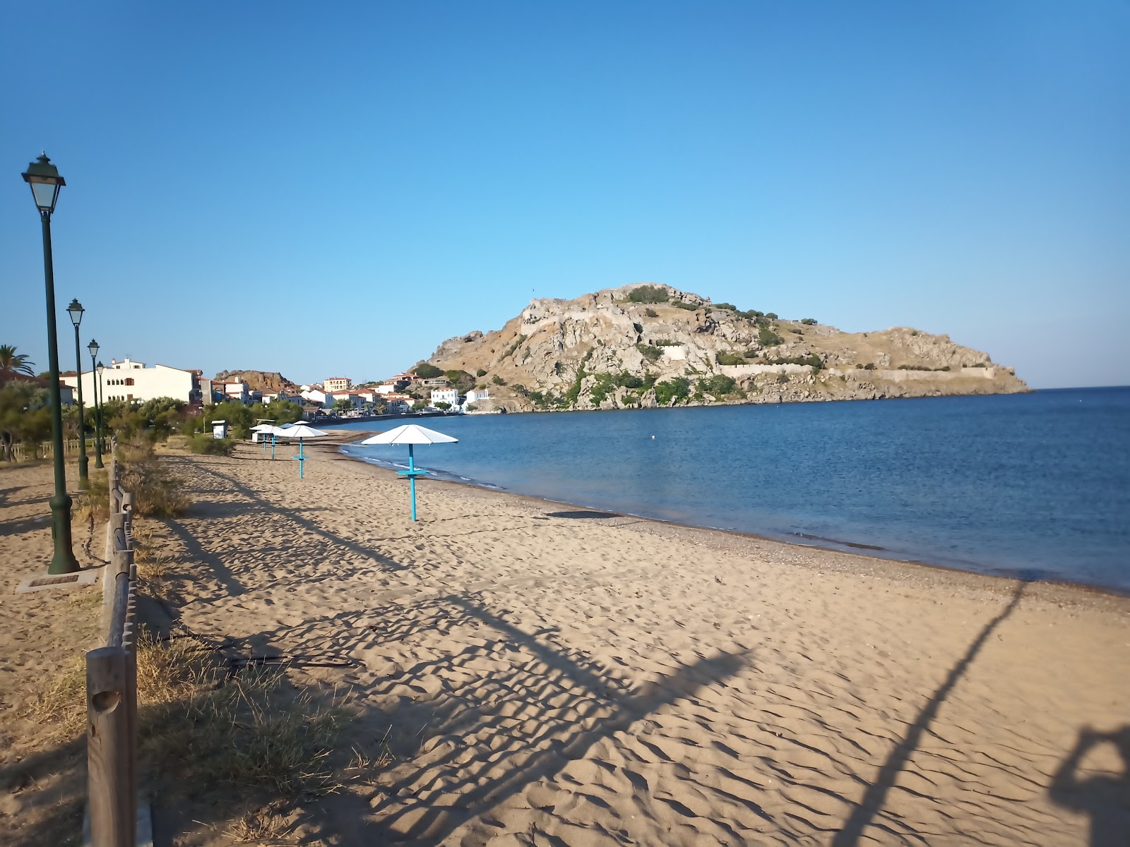 Photo de Romeikos Gialos beach zone des équipements