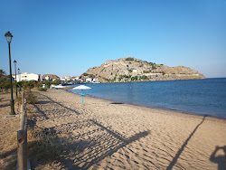 Foto von Romeikos Gialos beach und die siedlung