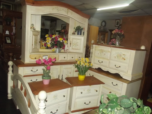 Junk Store «Family Thrift Store», reviews and photos, 1207 N Royal Ave, Front Royal, VA 22630, USA