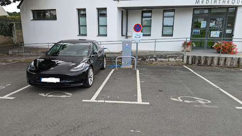 Borne de recharge de véhicules électriques Ouest Charge Charging Station Plobannalec-Lesconil
