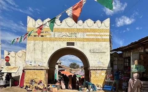 Asma'adin Gate image
