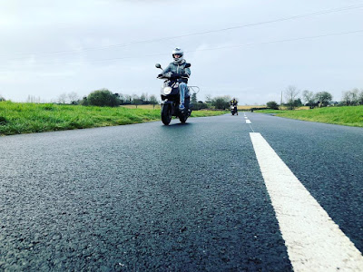 Relou conduite moto à Chavagne