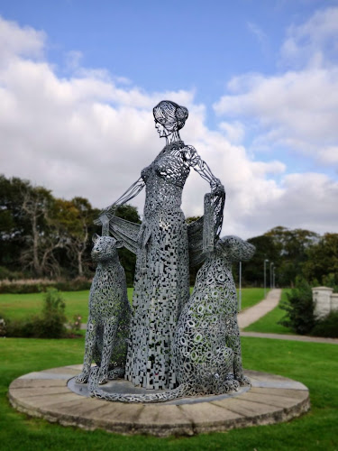 Mother Earth statue by Andy Scott