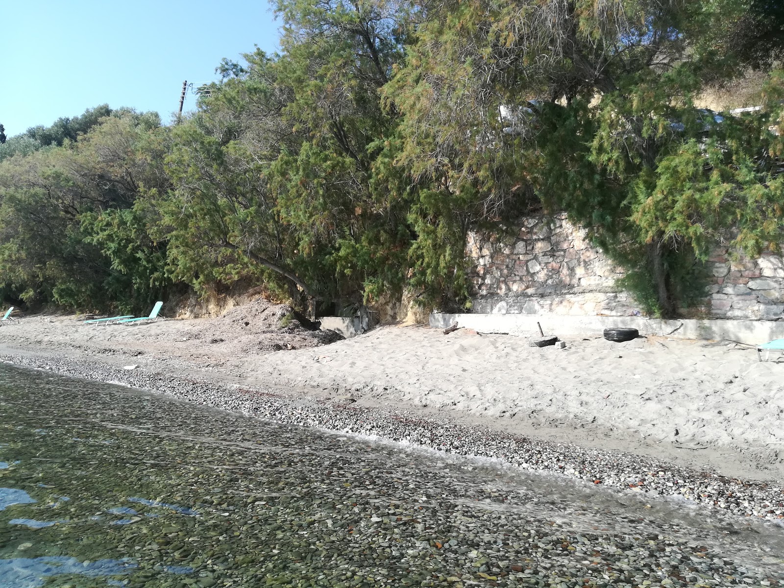Artaki beach'in fotoğrafı - rahatlamayı sevenler arasında popüler bir yer