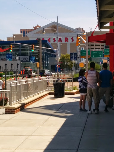 Sportswear Store «Columbia Sportswear Outlet Store», reviews and photos, 130 Christopher Columbus Blvd #1265, Atlantic City, NJ 08401, USA