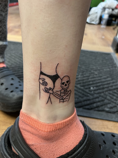 Explore mother daughter flower tattoo ideas, creative tattoo ideas in Rock Island, available at OTool Design Custom Tattoo