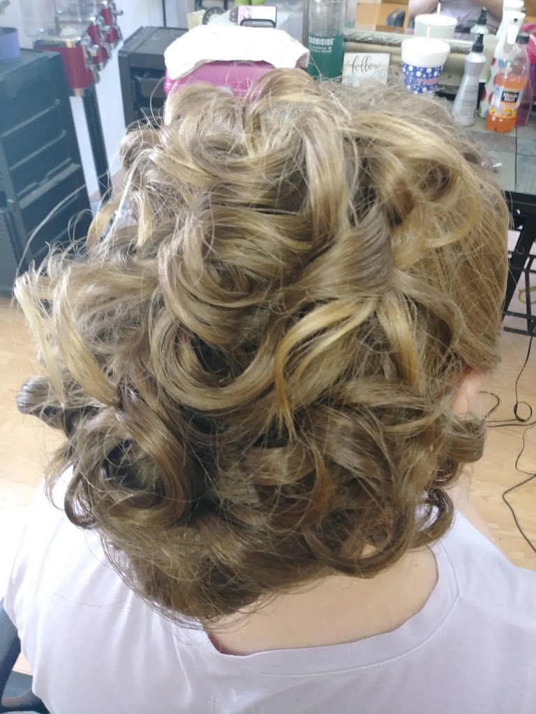 Cuttin Up Hair Salon 24219