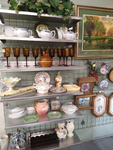 Thrift Store «Veterans Thrift Store», reviews and photos, 1190 Garey Ave, Pomona, CA 91766, USA