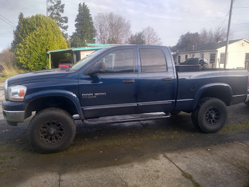 Used Car Dealer «Pacific Cars & Trucks», reviews and photos, 1735 State Hwy 99 N, Eugene, OR 97402, USA