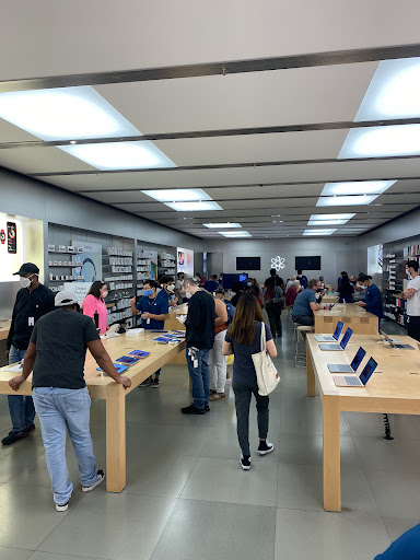 Computer Store «Apple Willowbrook Mall», reviews and photos, 2000 Willowbrook Dr, Houston, TX 77064, USA