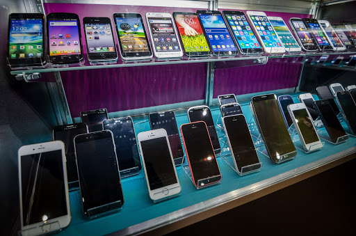 Mobile Phone Repair Shop «SETCELL», reviews and photos, 11 W 9th St, Lawrence, KS 66044, USA