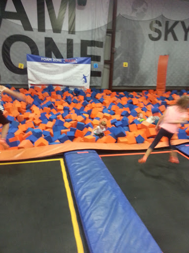 Country Club «Avon Oaks Country Club», reviews and photos, 32300 Detroit Rd, Avon, OH 44011, USA