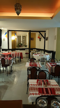 Atmosphère du Restaurant roumain Vezuviu à Saint-Denis - n°9