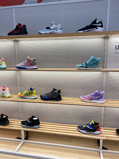 Clothing Store «Nike Lenox», reviews and photos, 3393 Peachtree Rd, Atlanta, GA 30326, USA
