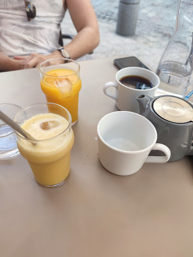 Le Moderni'thé Café