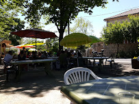 Atmosphère du Restaurant de grillades Les Tilleuls / Pons Sylvie à Saint-Maurice-Navacelles - n°8