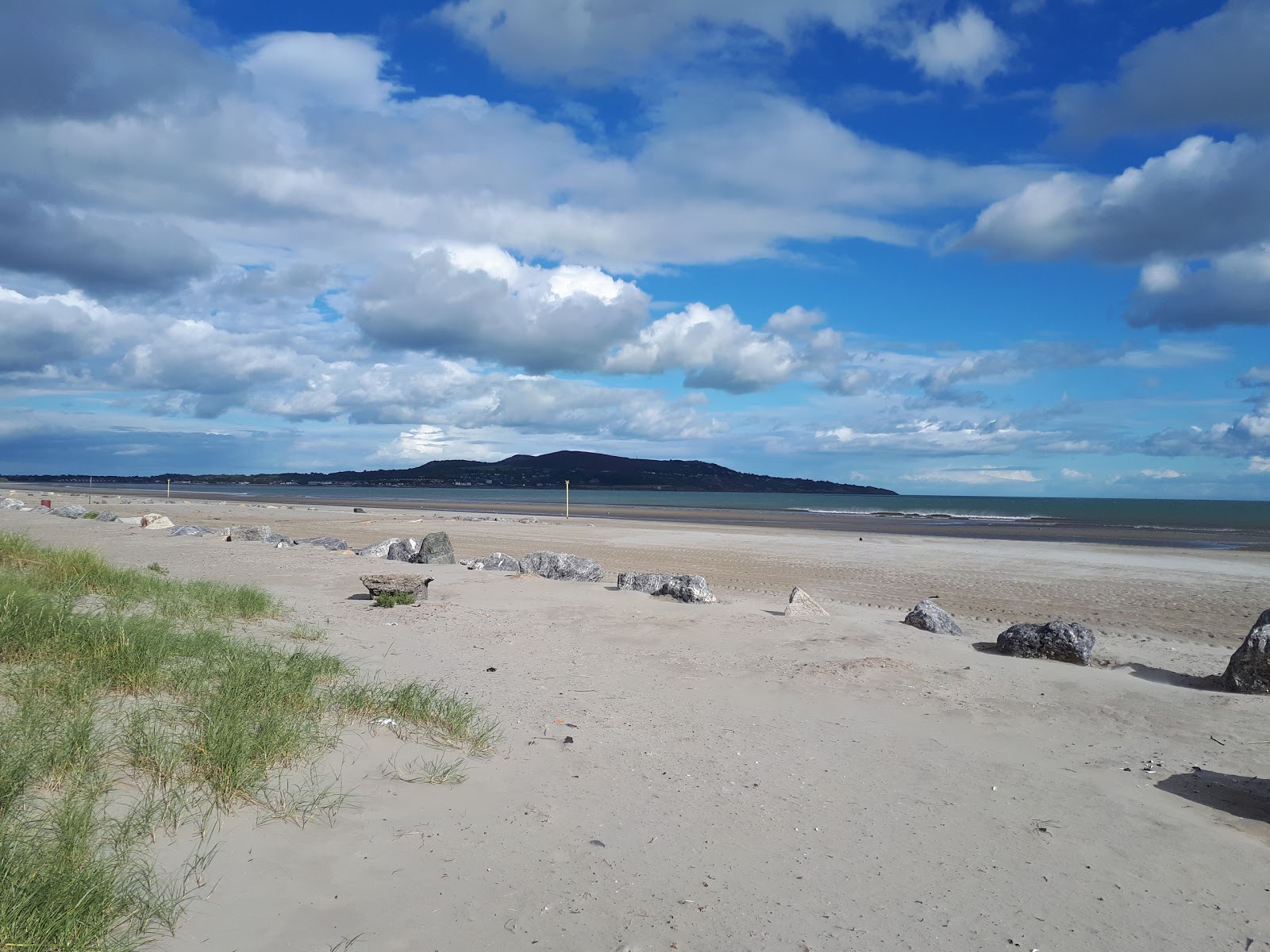 Foto af Dollymount Beach med lys sand overflade