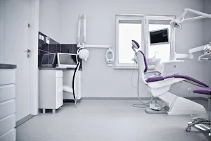 Dentist Dentist Zielona Gora - ZdrowiDent Dentistry image