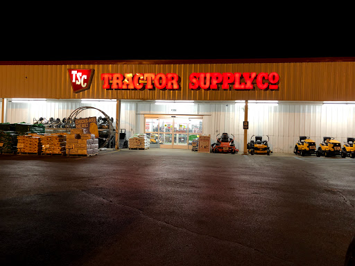 Home Improvement Store «Tractor Supply Co.», reviews and photos, 1550 Whitehall Rd, Muskegon, MI 49445, USA