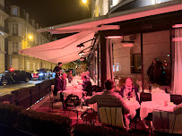 Atmosphère du Restaurant français L'Avenue à Paris - n°2