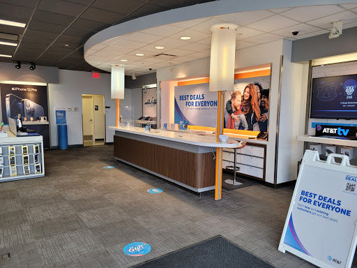 Cell Phone Store «AT&T», reviews and photos, 4701 1st Ave SE Ste 6, Cedar Rapids, IA 52402, USA