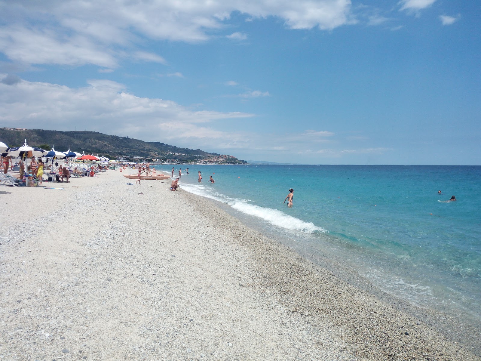 Fotografija Plaža Montepaone Lido z modra voda površino