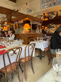 Atmosphère du Restaurant français Le Petit Saint Honoré à Paris - n°13
