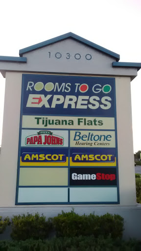 Furniture Store «Rooms To Go Express Furniture Store - Leesburg», reviews and photos, 10300 US-441 #9, Leesburg, FL 34788, USA
