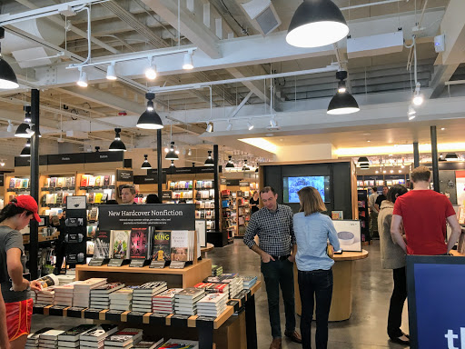Book Store «Amazon Books», reviews and photos, 3441 N Southport Ave, Chicago, IL 60657, USA
