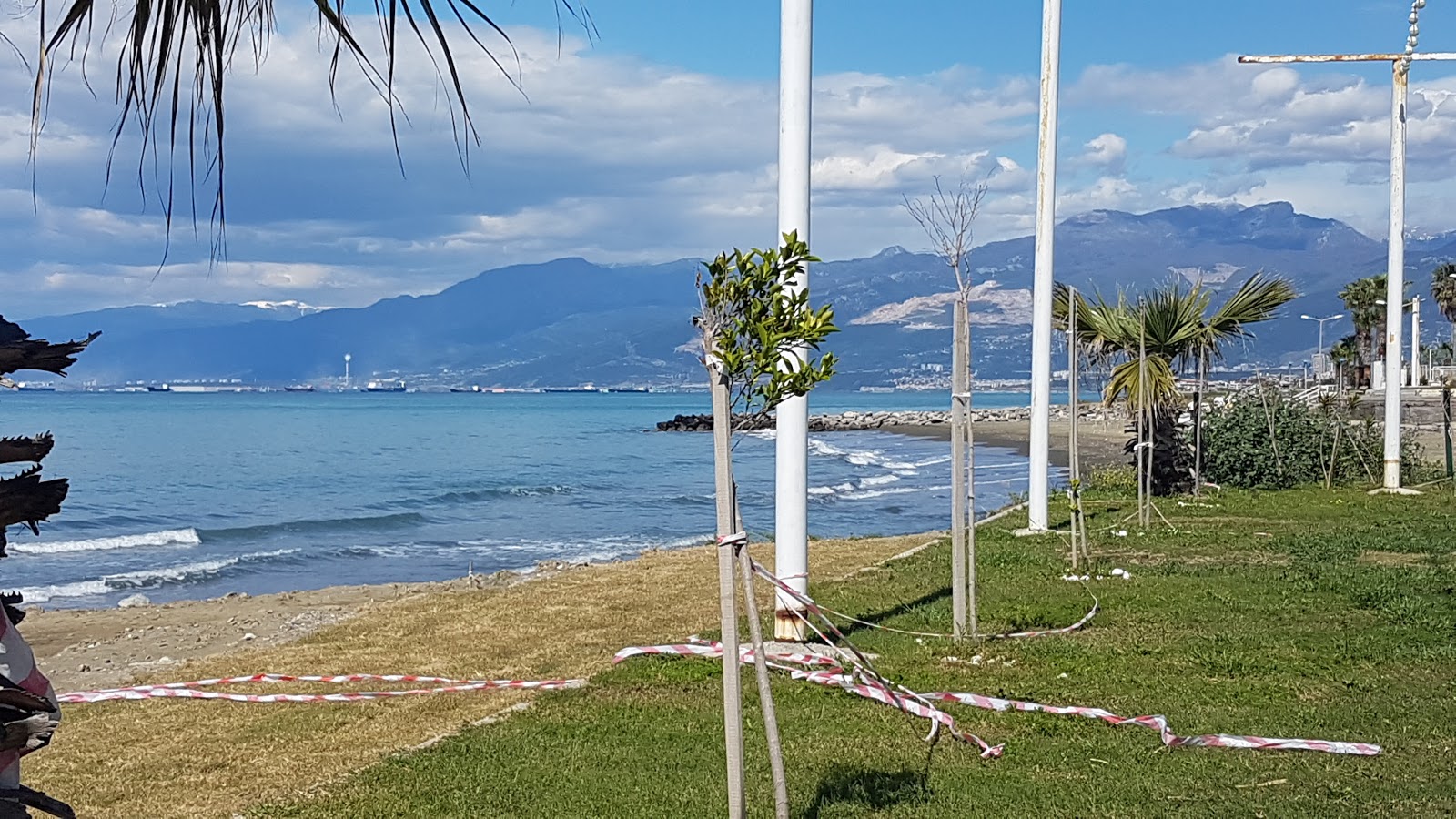 Micana Rhosus beach'in fotoğrafı kısmen tatil bölgesi