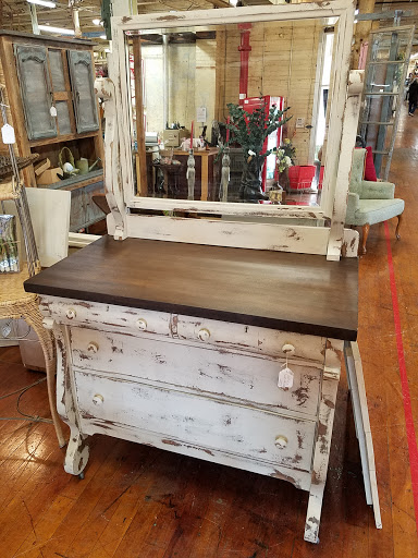 Antique Furniture Store «Jarfly Antique Market», reviews and photos, 47 Railroad Ave, Jefferson, GA 30549, USA