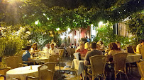 Atmosphère du Restaurant méditerranéen La Favouille ( cuisine Provencale ) à Le Lavandou - n°16