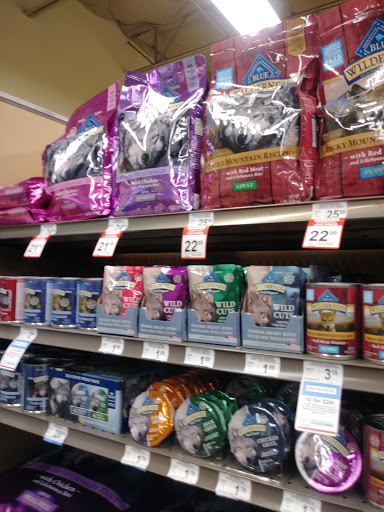 Pet Supply Store «Petco Animal Supplies», reviews and photos, 118 Highlands Square Dr, Hendersonville, NC 28792, USA
