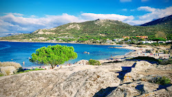 Foto von Sant Ambroggio Strand und die siedlung