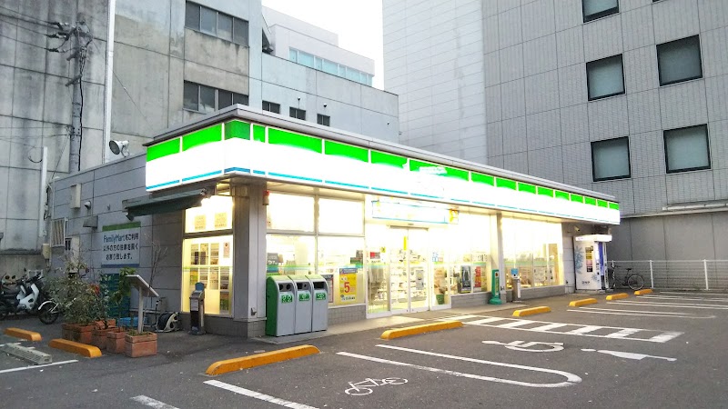 ファミリーマート 高松磨屋町店