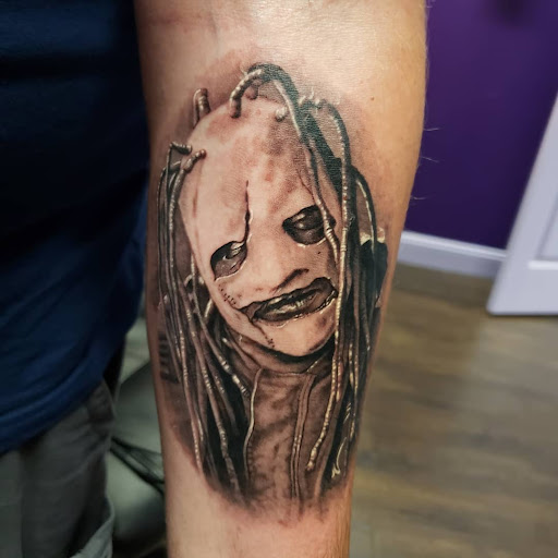 Find are hand tattoos a bad idea for your next unique tattoo in Roanoke at Imagine Ink Studios
