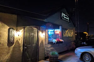 Holly's Pour House image