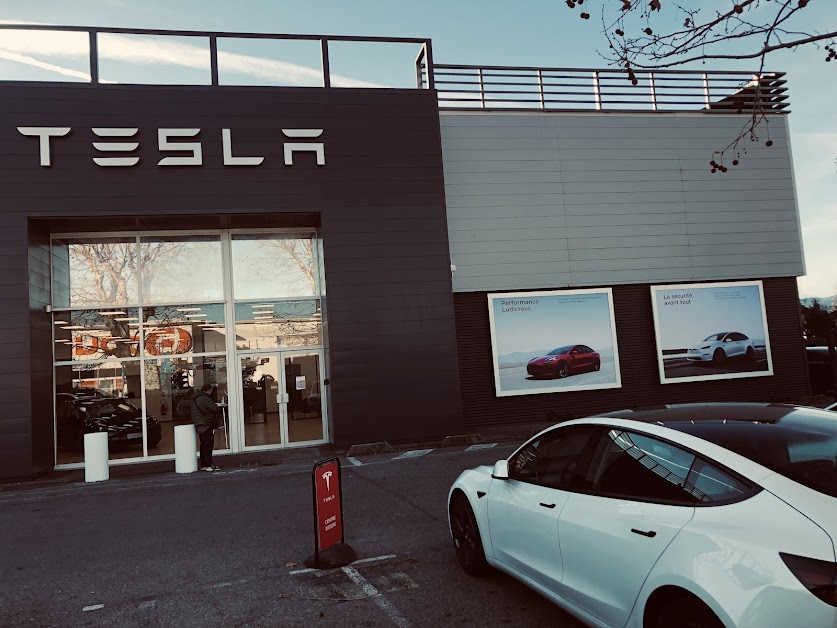 Tesla à Mandelieu-la-Napoule