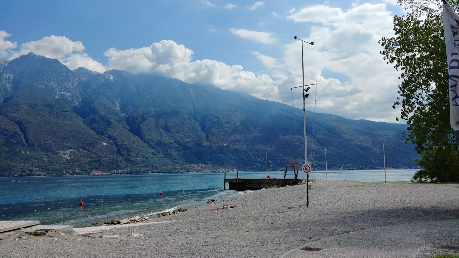 Photo de Spiaggia Campione del Garda - endroit populaire parmi les connaisseurs de la détente