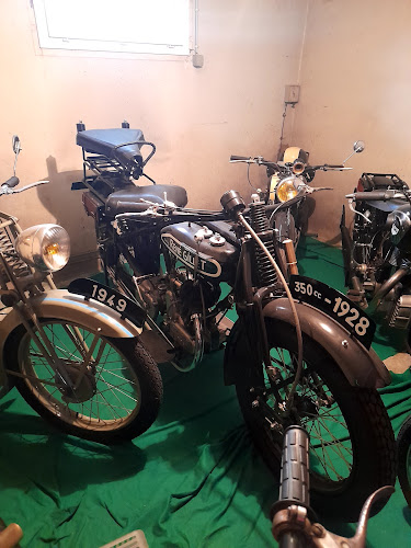 Magasin de matériel de motoculture L.D.M. Saint-Arnoult-des-Bois