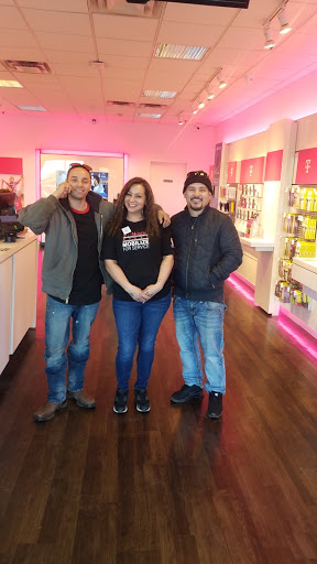 Cell Phone Store «T-Mobile», reviews and photos, 14413 W Colfax Ave C, Lakewood, CO 80401, USA