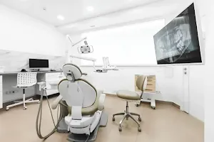 «Практик» - Стоматологическая клиника. Имплантация. Коронки. Виниры. Брекеты. Элайнеры.. image