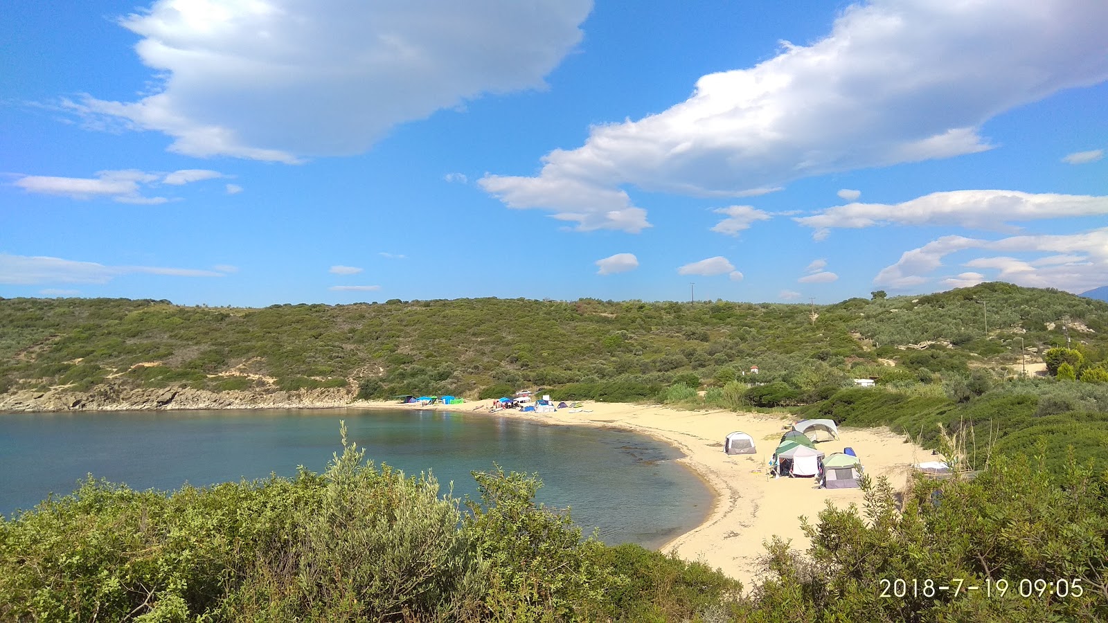 Elies beach II'in fotoğrafı mavi saf su yüzey ile