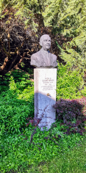 dr. Szabó Dénes szobor
