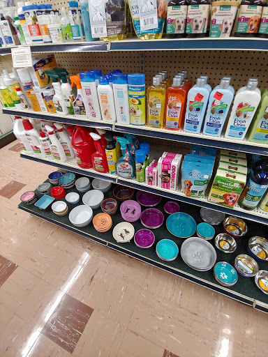 Garden Center «Wisconsin Garden & Pet Supply», reviews and photos, 8520 W North Ave, Wauwatosa, WI 53226, USA