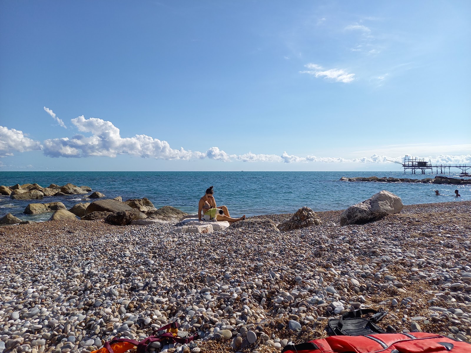 Foto von Spiaggia di Calata Turchino und die siedlung