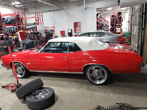 Tire Shop «Discount Tire Store - Oak Lawn, IL», reviews and photos, 6635 95th St, Oak Lawn, IL 60453, USA